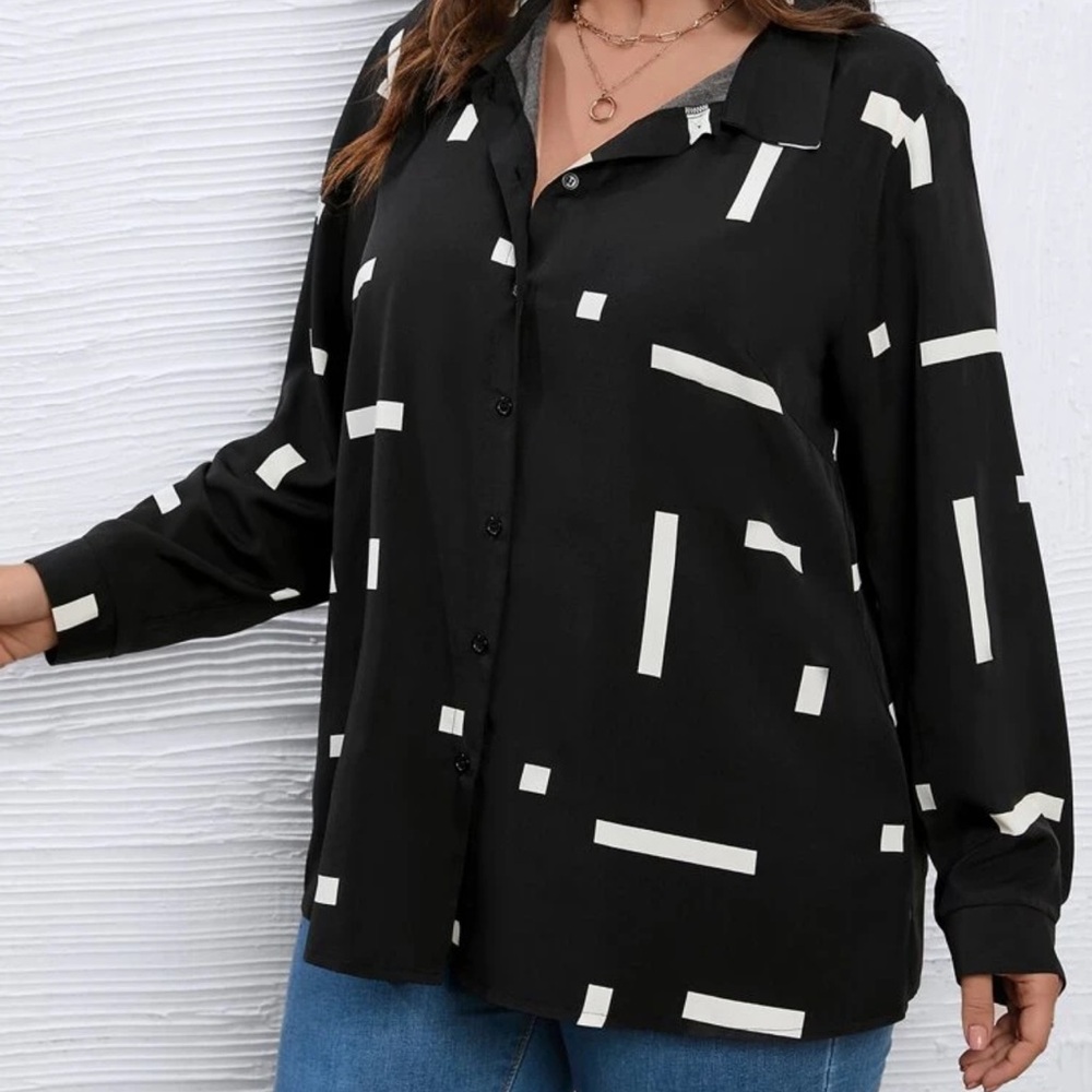 Women’s blouse color black and white size 1XL